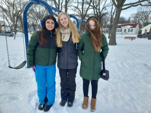 3 Girls outside